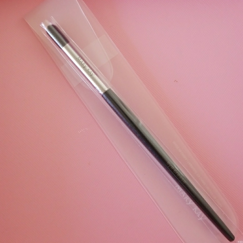 Mary Kay Eye Crease Shadow Brush